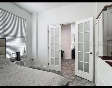 911 La Terraza Lane - Photo Thumbnail 15