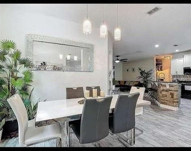 911 La Terraza Lane - Photo Thumbnail 3