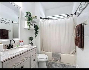 911 La Terraza Lane - Photo Thumbnail 17