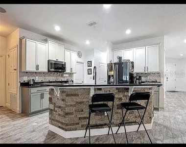 911 La Terraza Lane - Photo Thumbnail 1