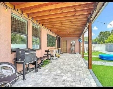 911 La Terraza Lane - Photo Thumbnail 14