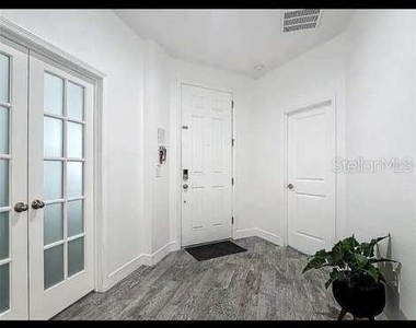 911 La Terraza Lane - Photo Thumbnail 6