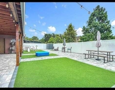 911 La Terraza Lane - Photo Thumbnail 13