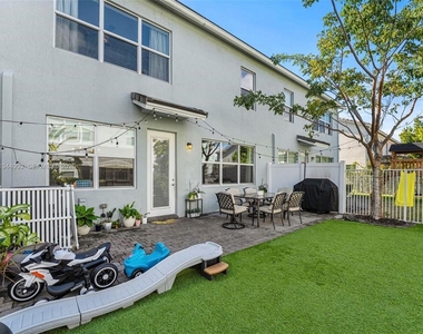 3953 Black Olive Lane - Photo Thumbnail 46