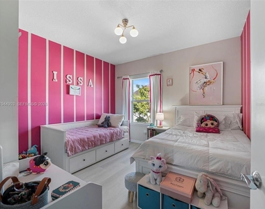 3953 Black Olive Lane - Photo Thumbnail 32