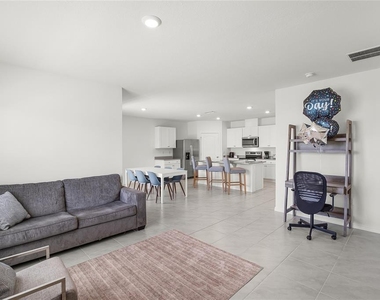 1340 Daisy Fiel Dr - Photo Thumbnail 9