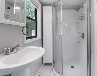 2201 Dolarway Street - Photo Thumbnail 11