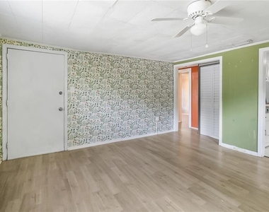 2201 Dolarway Street - Photo Thumbnail 2