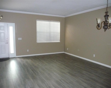 14256 Queenside Street - Photo Thumbnail 4