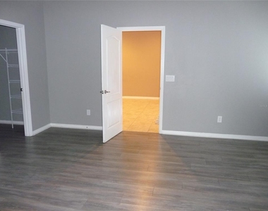 14256 Queenside Street - Photo Thumbnail 7