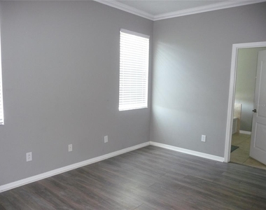 14256 Queenside Street - Photo Thumbnail 6