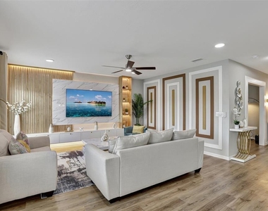 2405 Oakwood Lane - Photo Thumbnail 8