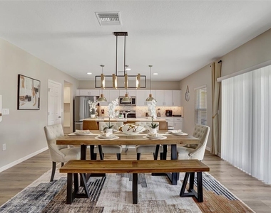 2405 Oakwood Lane - Photo Thumbnail 13