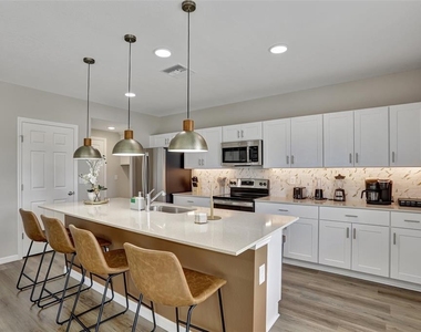 2405 Oakwood Lane - Photo Thumbnail 15