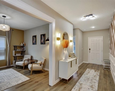 2405 Oakwood Lane - Photo Thumbnail 5