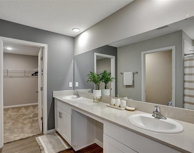 2405 Oakwood Lane - Photo Thumbnail 27