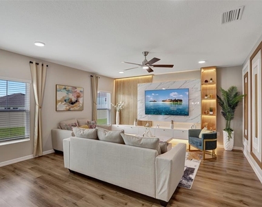 2405 Oakwood Lane - Photo Thumbnail 7