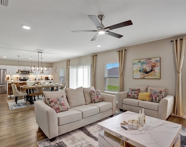 2405 Oakwood Lane - Photo Thumbnail 10