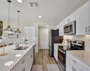 2405 Oakwood Lane - Photo Thumbnail 16