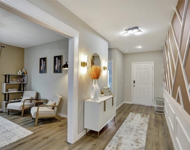 2405 Oakwood Lane - Photo Thumbnail 4
