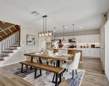 2405 Oakwood Lane - Photo Thumbnail 14