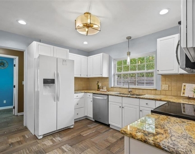 1627 Orange Avenue - Photo Thumbnail 9