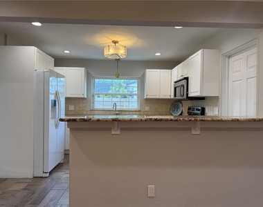 1627 Orange Avenue - Photo Thumbnail 4