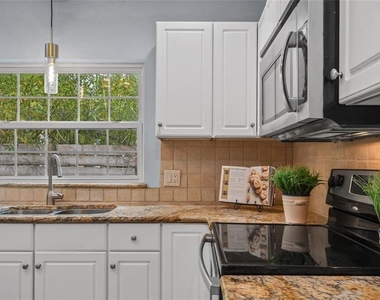 1627 Orange Avenue - Photo Thumbnail 10