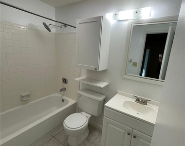 4524 Sw 46th Drive - Photo Thumbnail 7