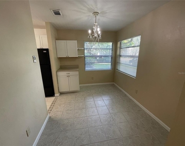 4524 Sw 46th Drive - Photo Thumbnail 2