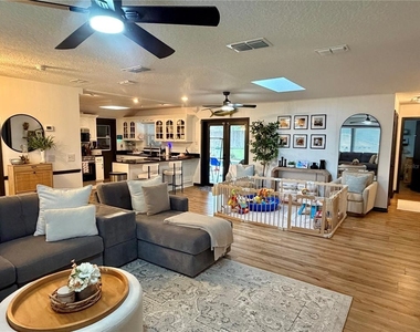 1105 Doris Street - Photo Thumbnail 4