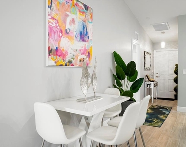 2098 Como Street - Photo Thumbnail 11