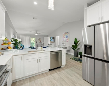 2098 Como Street - Photo Thumbnail 10