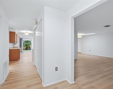 1329 Nantucket Road - Photo Thumbnail 3
