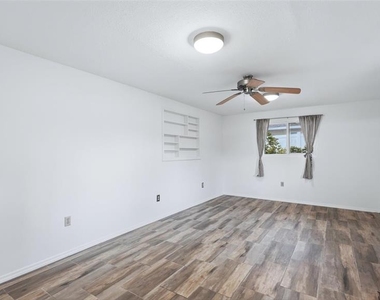 1329 Nantucket Road - Photo Thumbnail 13
