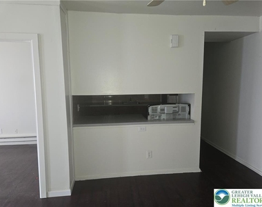 223 N Fountain Street - Photo Thumbnail 3