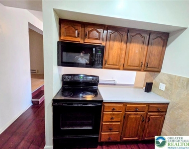 223 N Fountain Street - Photo Thumbnail 5