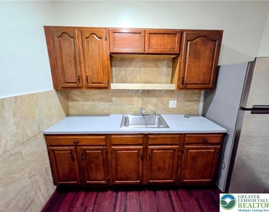 223 N Fountain Street - Photo Thumbnail 6