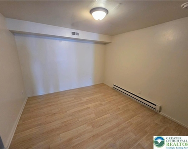 223 N Fountain Street - Photo Thumbnail 8