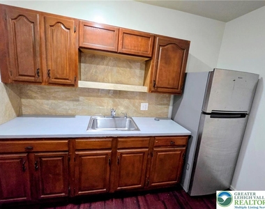 223 N Fountain Street - Photo Thumbnail 7