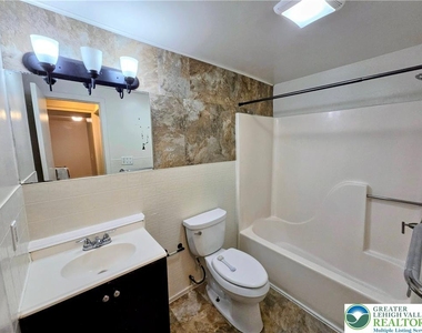 223 N Fountain Street - Photo Thumbnail 10