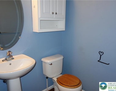1033 King Way - Photo Thumbnail 8