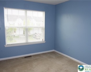 1033 King Way - Photo Thumbnail 15