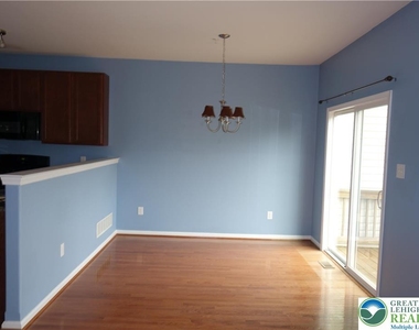 1033 King Way - Photo Thumbnail 6