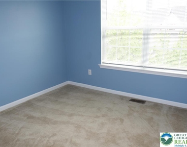 1033 King Way - Photo Thumbnail 14