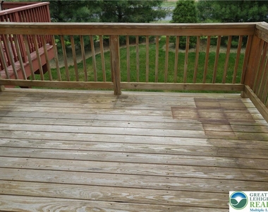 1033 King Way - Photo Thumbnail 3