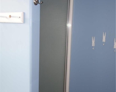 1033 King Way - Photo Thumbnail 13