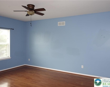 1033 King Way - Photo Thumbnail 7