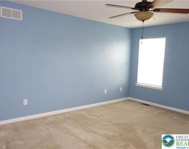 1033 King Way - Photo Thumbnail 9