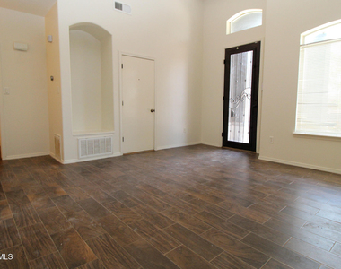 2210 Hannah Leigh Street - Photo Thumbnail 3